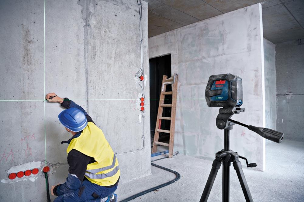 BOSCH Linienlaser GLL 2-15 Prof. inkl. Stativ, Zieltafel, Batterien in Tasche