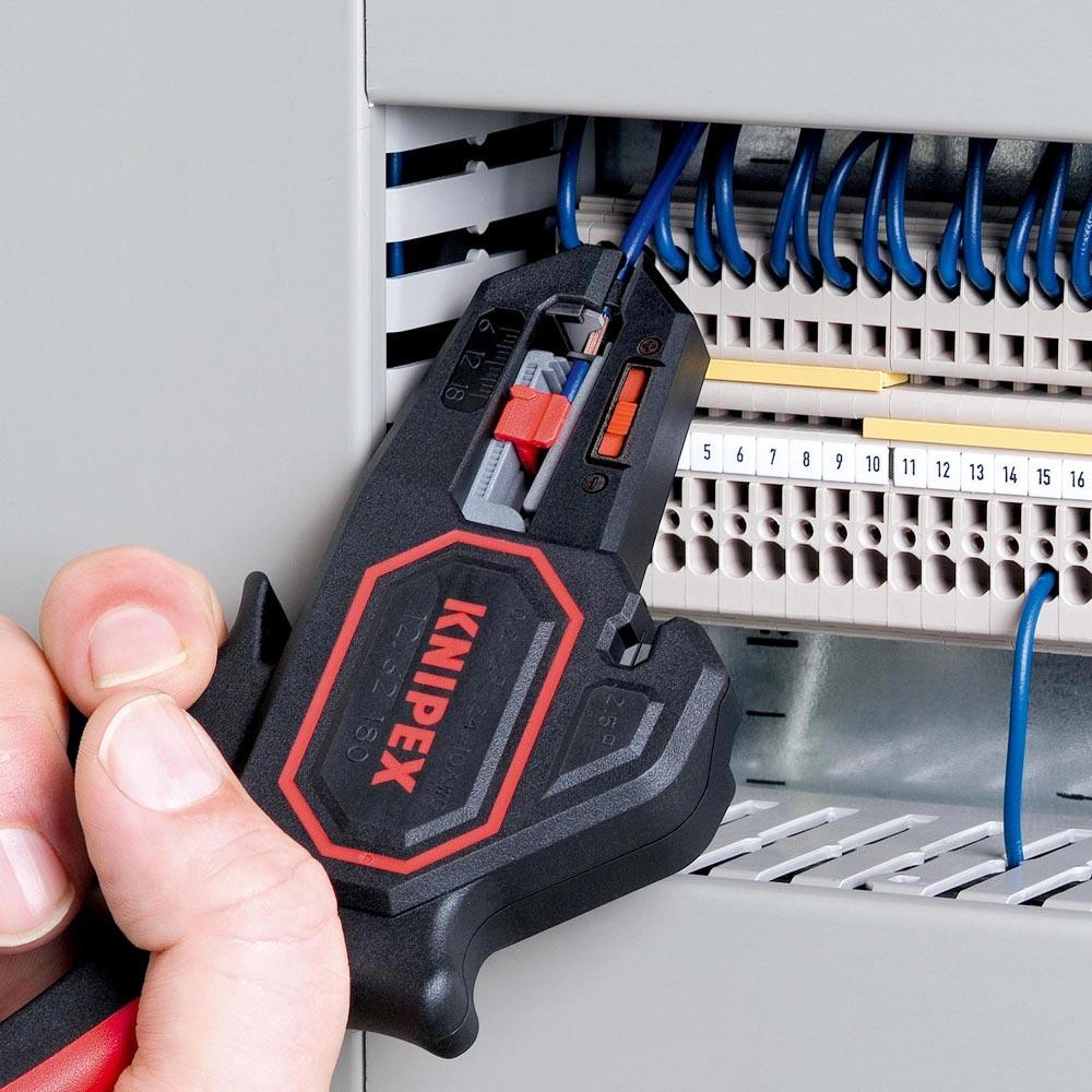 Automatikabisolierzange Länge 180 mm 0,2 - 6 (AWG 24 - 10) mm Automatikabisolierzange Länge 180 mm 0,2 - 6 (AWG 24 - 10) mm