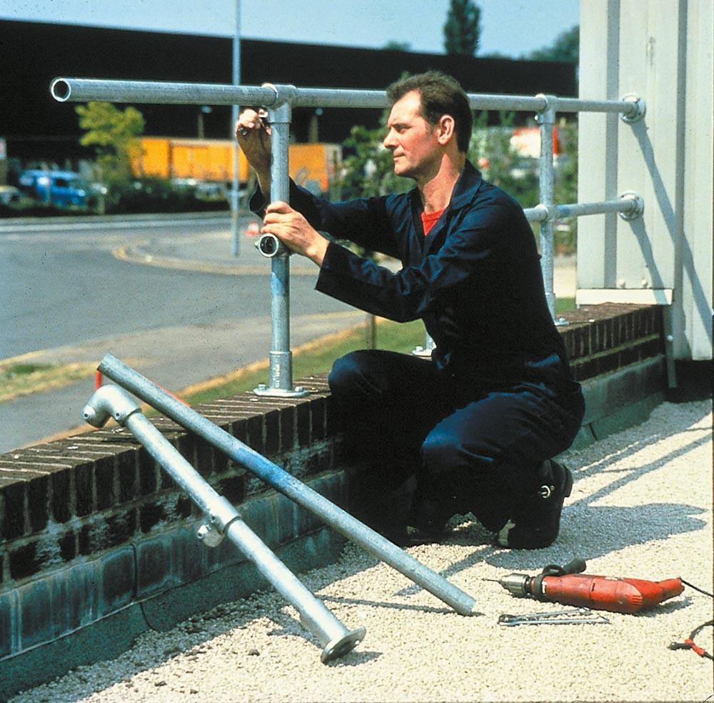 Wandflansch mit Befestigungslöchern, Größe A, Rohrdurchm. außen 26,9 mm, 3/4 Wandflansch mit Befestigungslöchern, Größe A, Rohrdurchm. außen 26,9 mm, 3/4