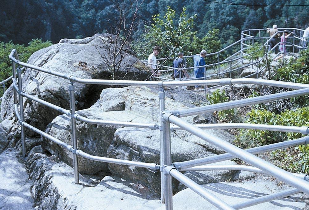90 Grad Eckverbinder, 1 Abgang, 1 Durchgang, Größe B, Rohrdurchm. außen 33,7 mm, 1 90 Grad Eckverbinder, 1 Abgang, 1 Durchgang, Größe B, Rohrdurchm. außen 33,7 mm, 1